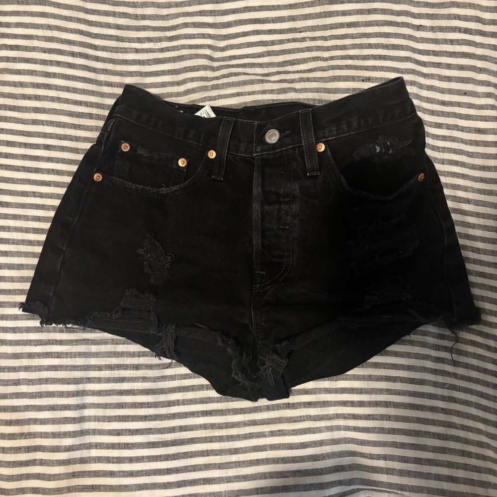 Women’s Levi’s 501 high rise short shorts black distressed - Picture 6 of 10